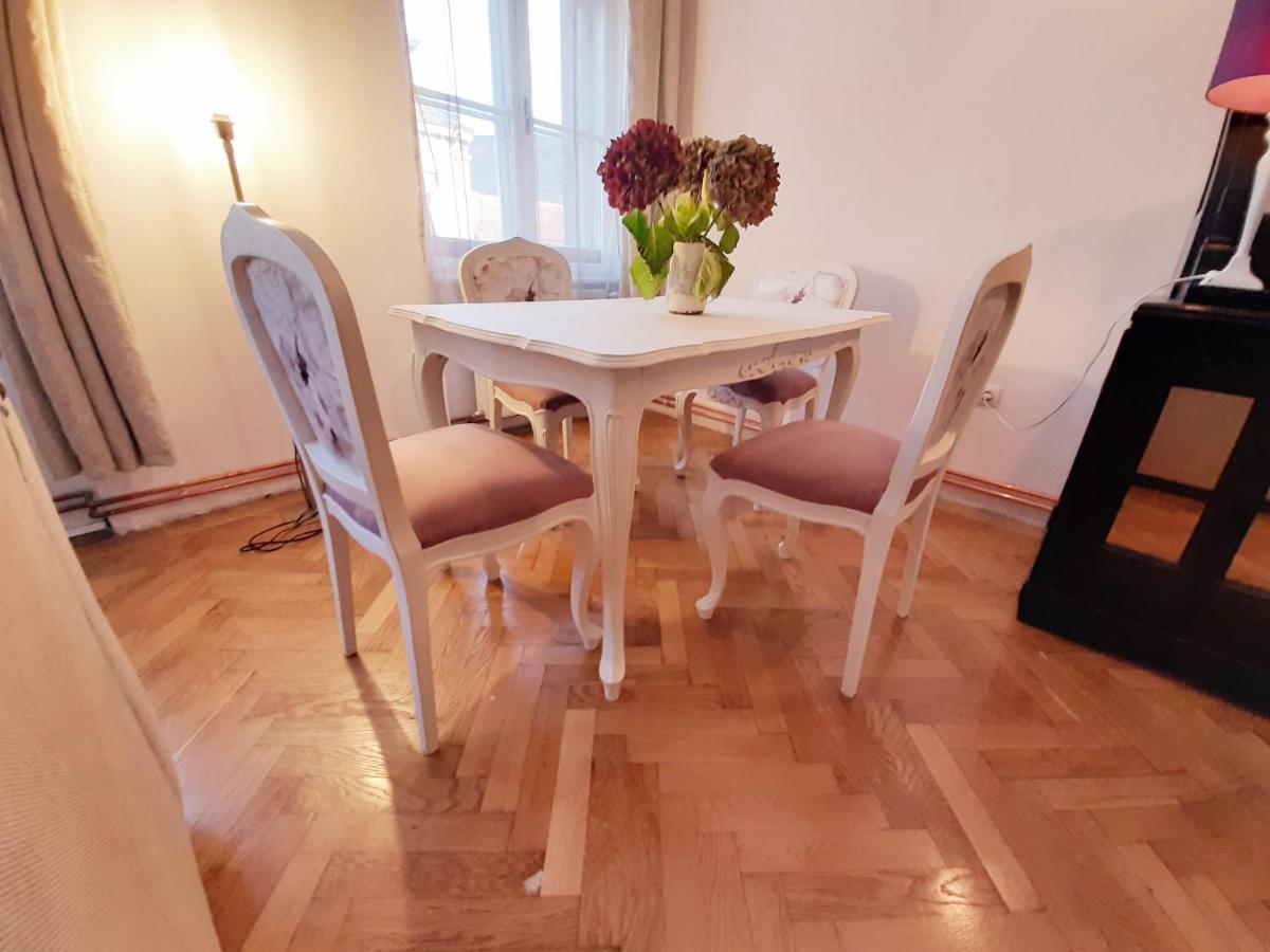 Central Loft Apartment Brasov Bagian luar foto