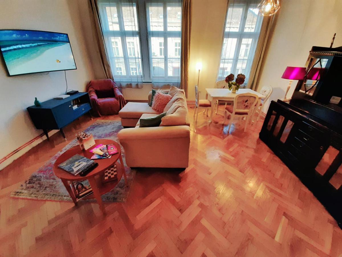 Central Loft Apartment Brasov Bagian luar foto