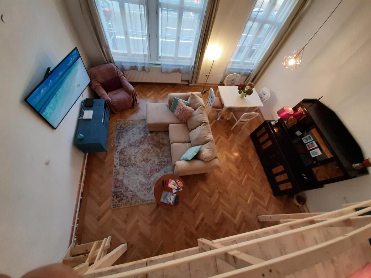 Central Loft Apartment Brasov Bagian luar foto